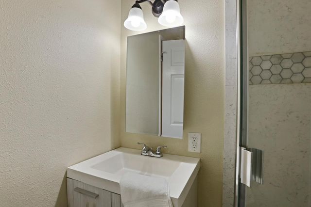 721 N Edison St, Stockton, CA 95203