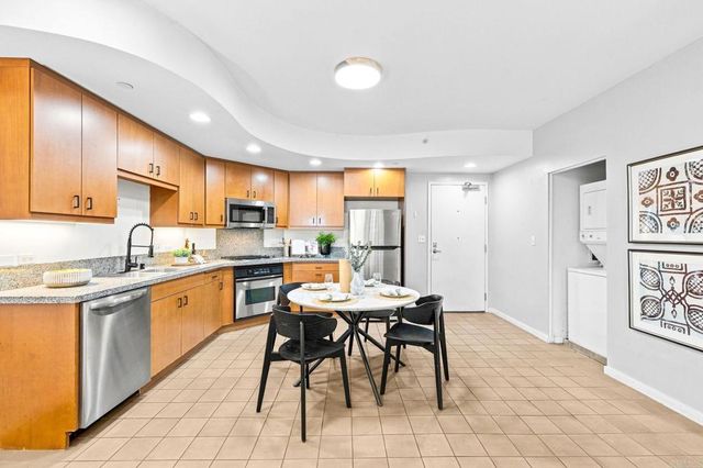 550 15th St 204, San Diego, CA 92101