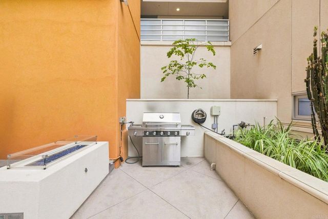 550 15th St 204, San Diego, CA 92101