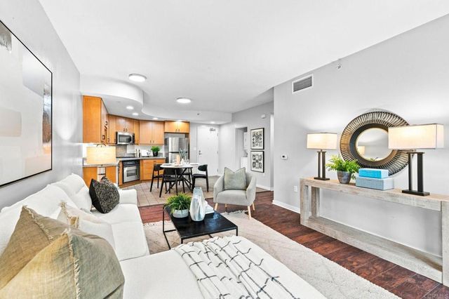 550 15th St 204, San Diego, CA 92101