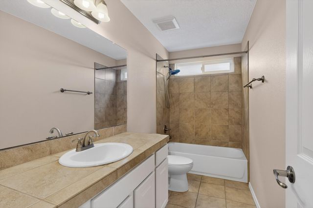 5752 Witkin Street SE, Albuquerque, NM 87106