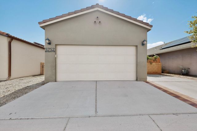 5752 Witkin Street SE, Albuquerque, NM 87106