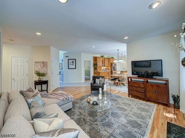 6 Mccune Ct, West Orange Twp., NJ 07052