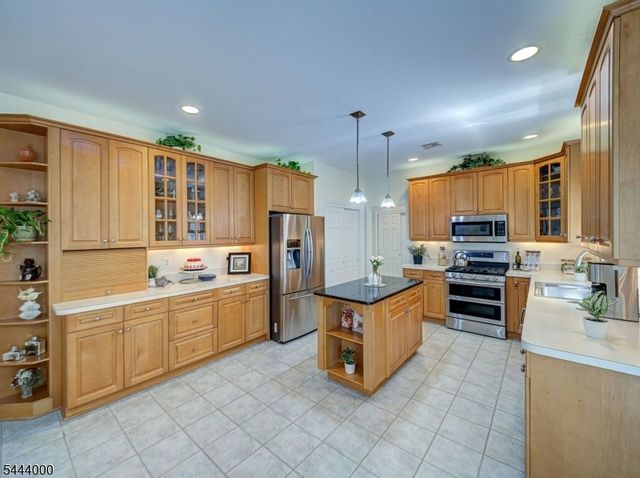6 Mccune Ct, West Orange Twp., NJ 07052