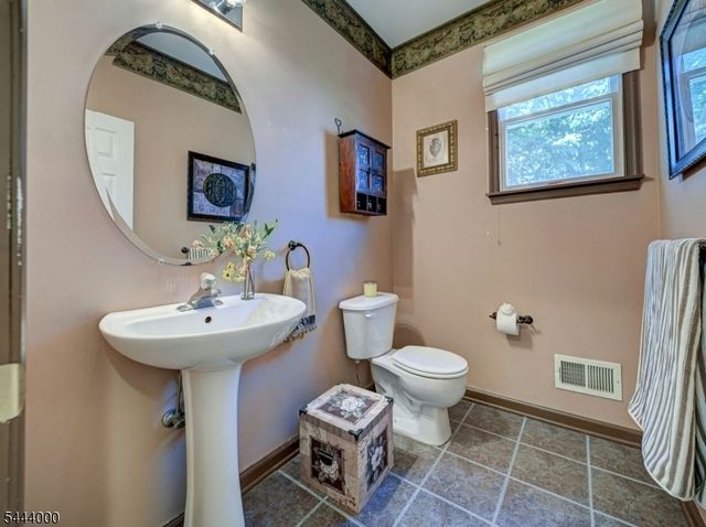 6 Mccune Ct, West Orange Twp., NJ 07052