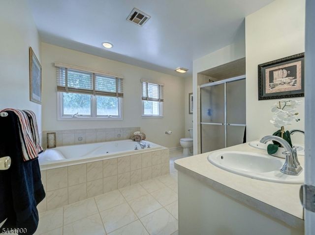 6 Mccune Ct, West Orange Twp., NJ 07052