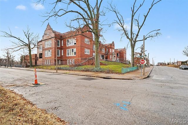 2616 Cora Avenue, St Louis, MO 63113