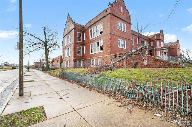 2616 Cora Avenue, St Louis, MO 63113