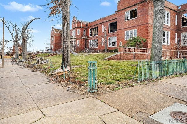 2616 Cora Avenue, St Louis, MO 63113