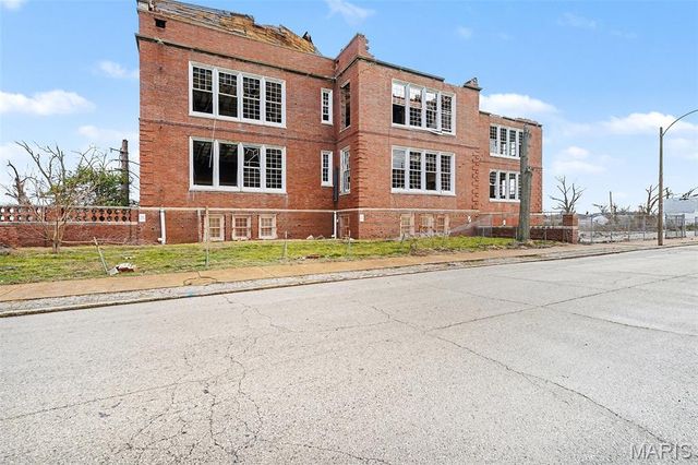 2616 Cora Avenue, St Louis, MO 63113