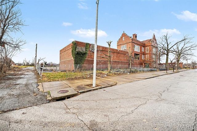 2616 Cora Avenue, St Louis, MO 63113