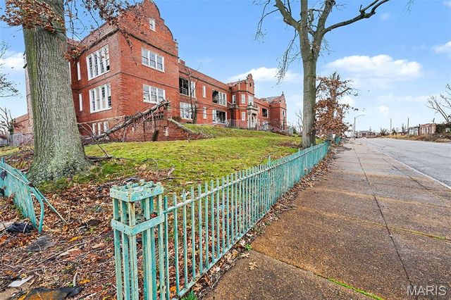 2616 Cora Avenue, St Louis, MO 63113