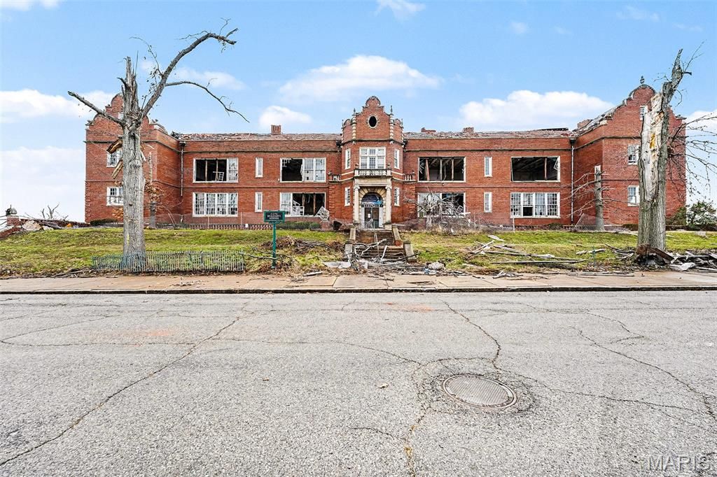 2616 Cora Avenue, St Louis, MO 63113