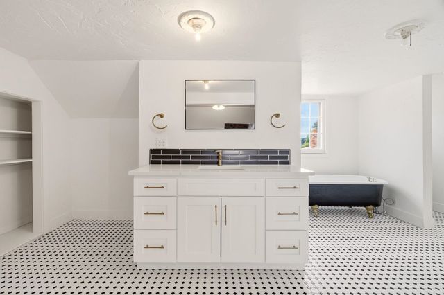 2420 W Maxwell Ave, Spokane, WA 99201