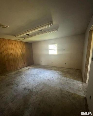 7837 State Highway 37, Benton, IL 62812