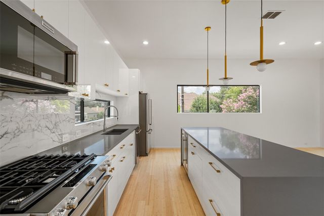 4230 Munger Avenue A, Dallas, TX 75204