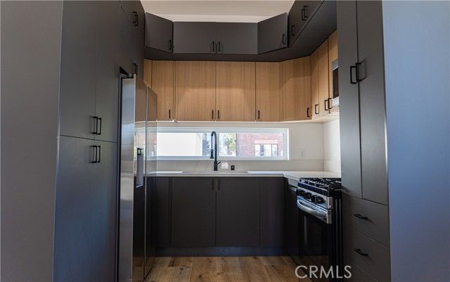 121 S Coronado, Los Angeles, CA 90057