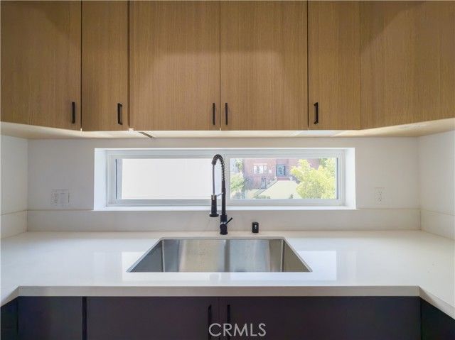 121 S Coronado, Los Angeles, CA 90057