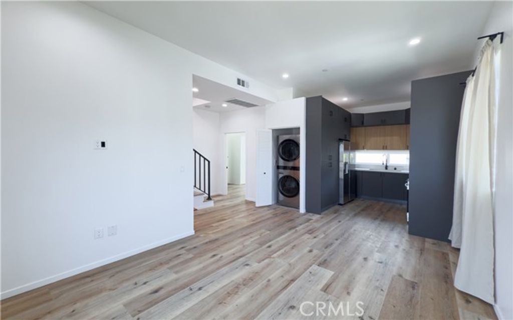 121 S Coronado, Los Angeles, CA 90057