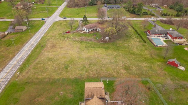 706 Meridian Road, Valparaiso, IN 46385