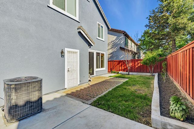 17002 Pecan Hollow Way, Lathrop, CA 95330