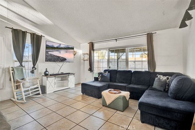 1173 S Cactus, Rialto, CA 92376
