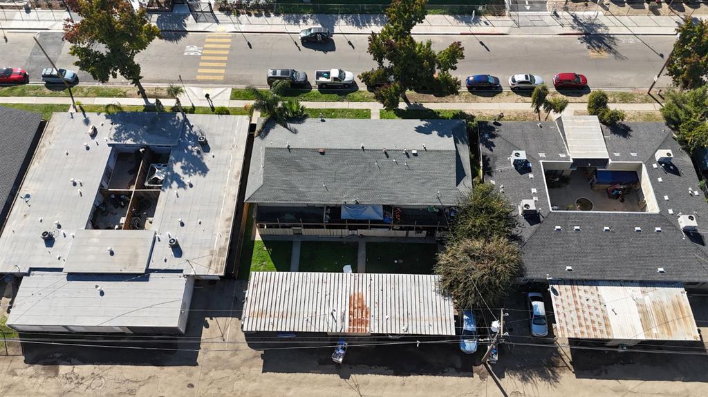 Image 3 of property listing at 3345 E Fairmont Avenue, Fresno, CA 93726