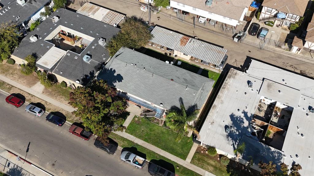 Image 5 of property listing at 3345 E Fairmont Avenue, Fresno, CA 93726