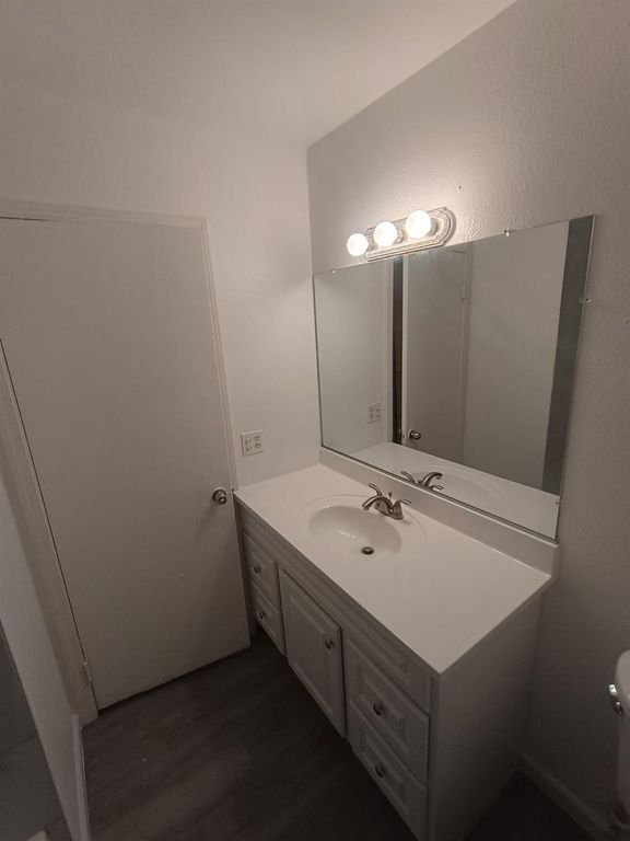 Image 6 of property listing at 3345 E Fairmont Avenue, Fresno, CA 93726