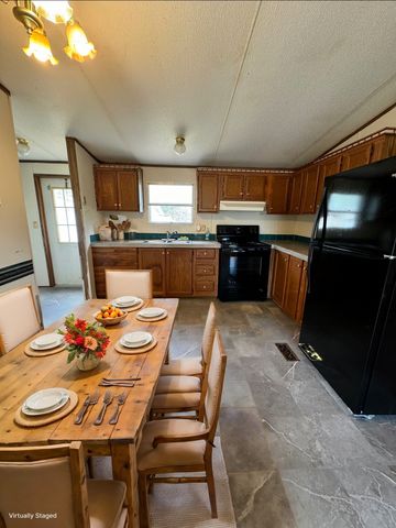 227 Green Hill Rd, Pleasant Shade, TN 37145