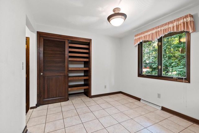 2450 HILLSIDE LANE, Green Bay, WI 54302