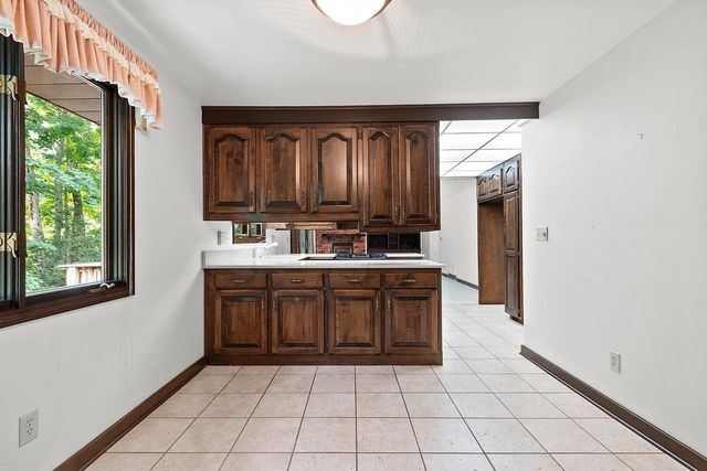 2450 HILLSIDE LANE, Green Bay, WI 54302