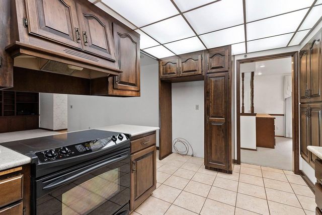 2450 HILLSIDE LANE, Green Bay, WI 54302