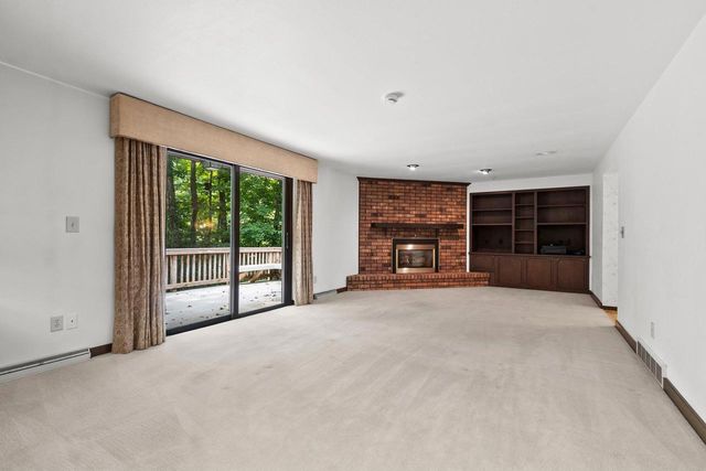 2450 HILLSIDE LANE, Green Bay, WI 54302