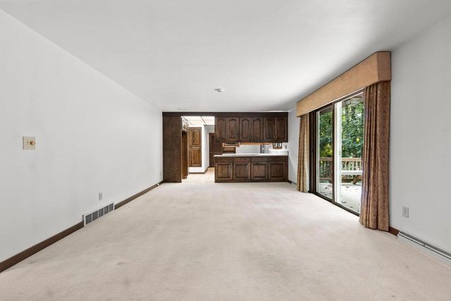2450 HILLSIDE LANE, Green Bay, WI 54302
