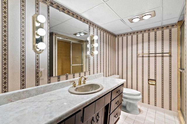 2450 HILLSIDE LANE, Green Bay, WI 54302