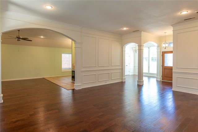 2009 Arbor Creek Drive, Carrollton, TX 75010