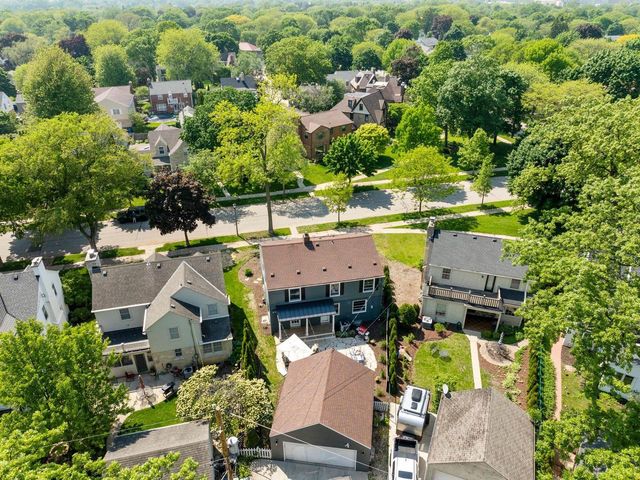 5262 N Diversey BOULEVARD, Whitefish Bay, WI 53217