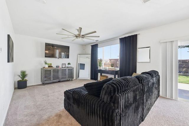 1799 Florence Avenue, Dinuba, CA 93618