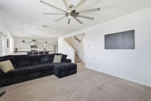 1799 Florence Avenue, Dinuba, CA 93618