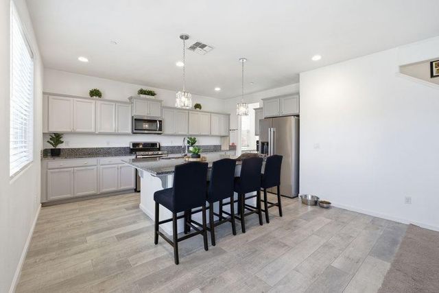 1799 Florence Avenue, Dinuba, CA 93618