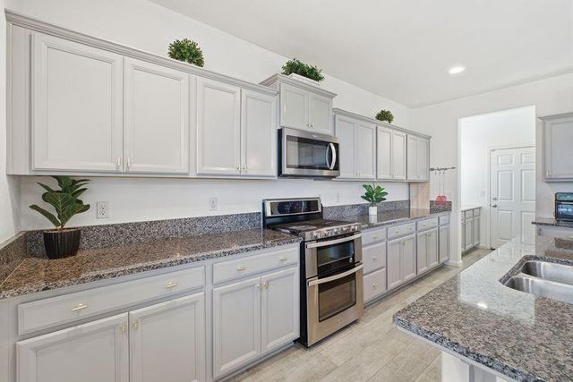 1799 Florence Avenue, Dinuba, CA 93618