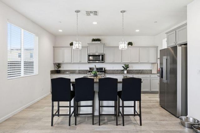 1799 Florence Avenue, Dinuba, CA 93618