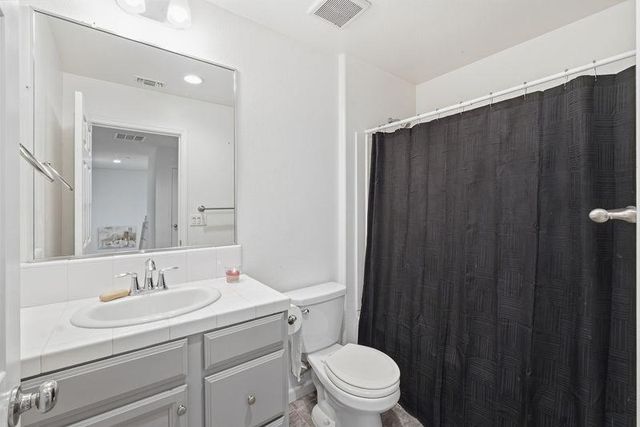 1799 Florence Avenue, Dinuba, CA 93618