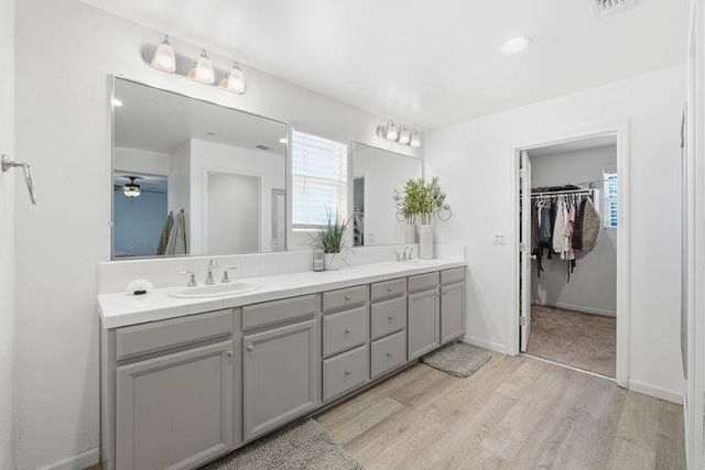 1799 Florence Avenue, Dinuba, CA 93618