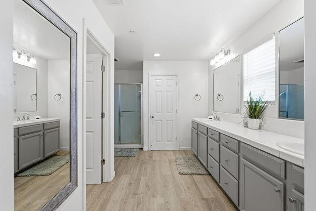 1799 Florence Avenue, Dinuba, CA 93618