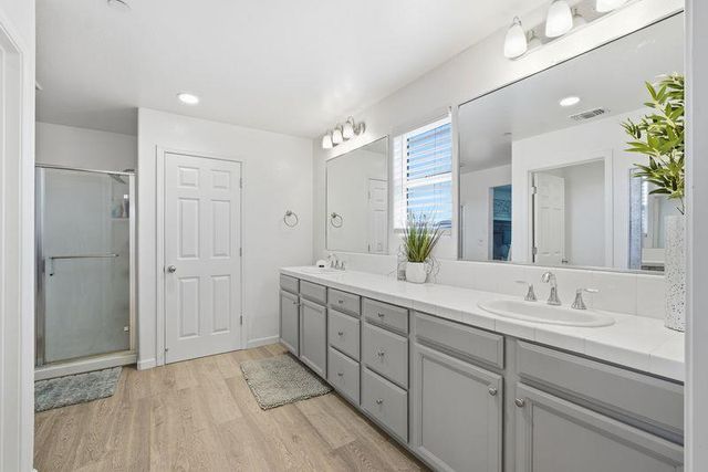 1799 Florence Avenue, Dinuba, CA 93618