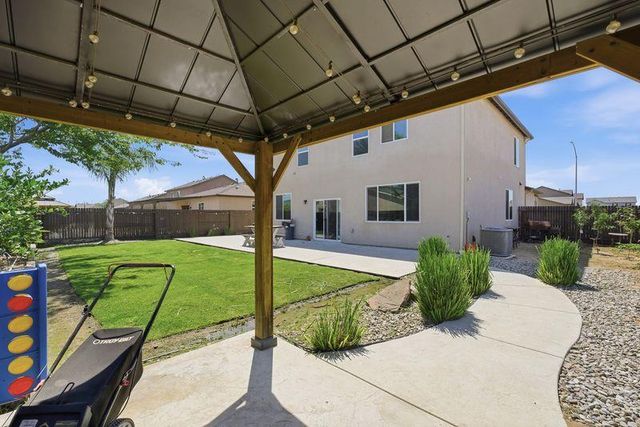 1799 Florence Avenue, Dinuba, CA 93618