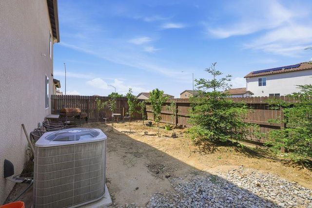 1799 Florence Avenue, Dinuba, CA 93618