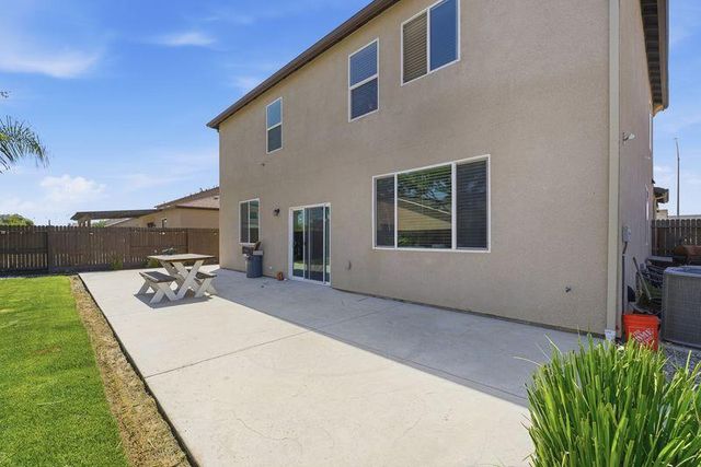 1799 Florence Avenue, Dinuba, CA 93618